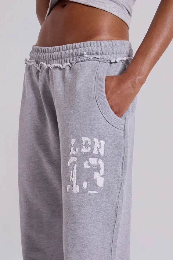 13 Pantalones de chándal Monster Joggers de corte acampanado en gris jaspeado