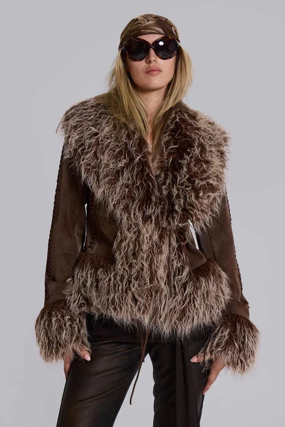 Abrigo Leonie con ribete de imitación de piel de Mongolia en marrón