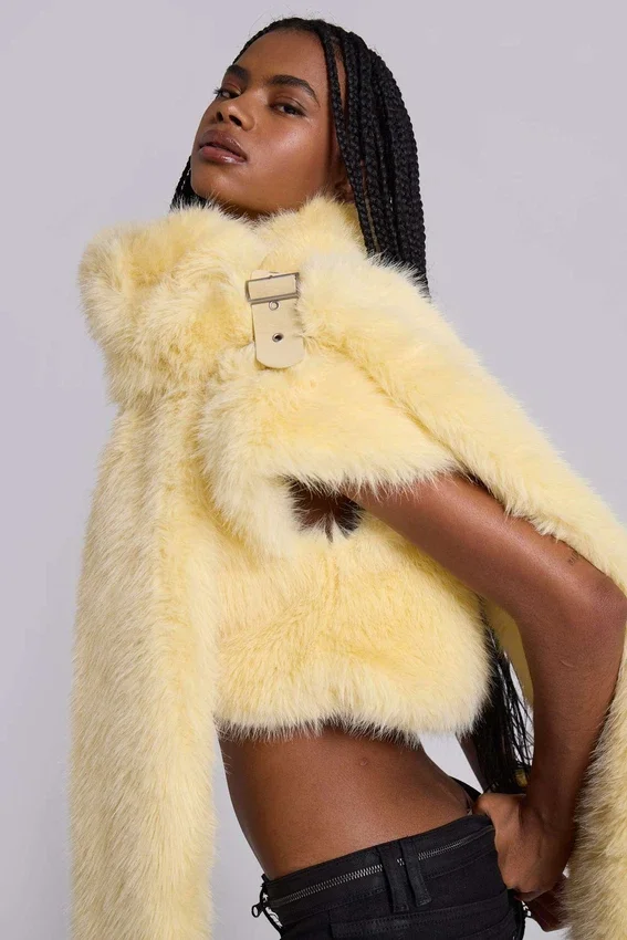 Bolero de piel sintética 2 en 1 «Saskia» en amarillo