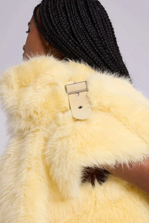 Bolero de piel sintética 2 en 1 «Saskia» en amarillo