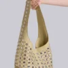 Bolso de cuero con tachuelas «Osmium» en color crema