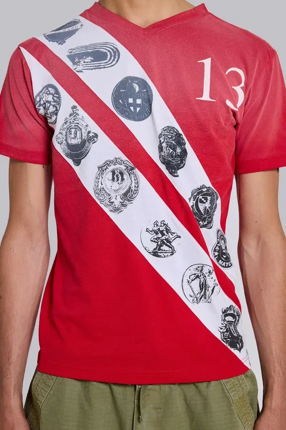 Camiseta con cuello en V «Crest»