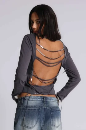 Camiseta con cuello en V y lentejuelas Fira