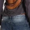 Camiseta con cuello en V y lentejuelas Fira