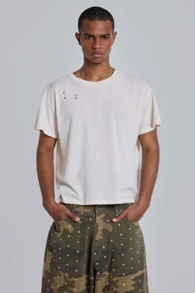 Camiseta corta blanca con estampado de polilla
