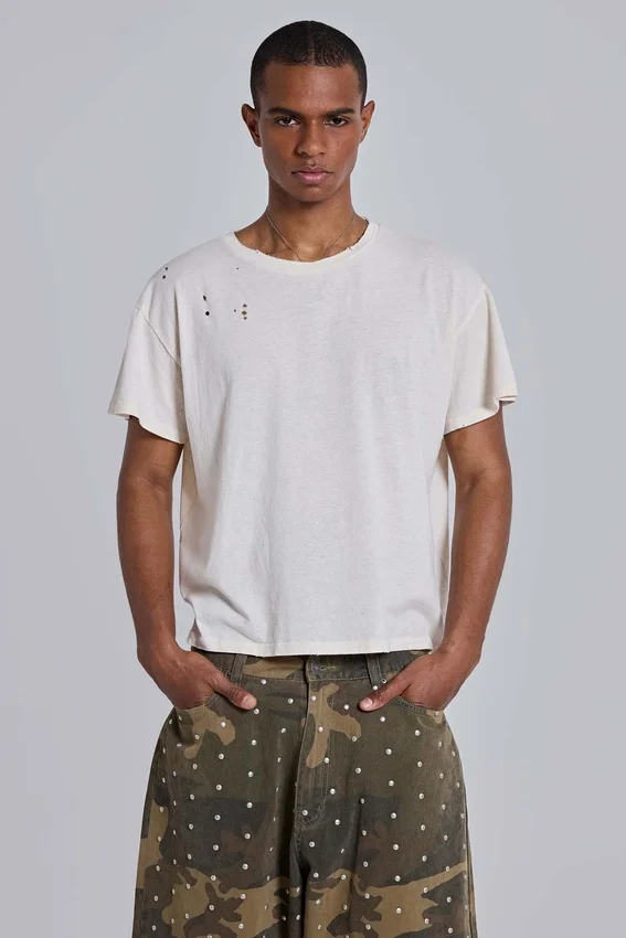 Camiseta corta blanca con estampado de polilla