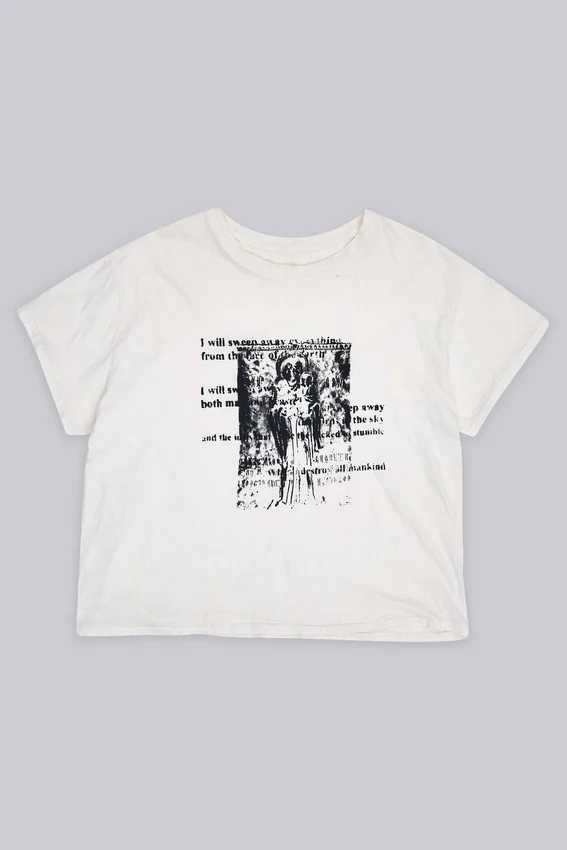 Camiseta corta blanca con estampado grabado