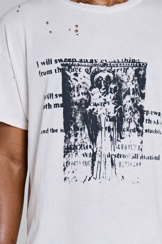 Camiseta corta blanca con estampado grabado