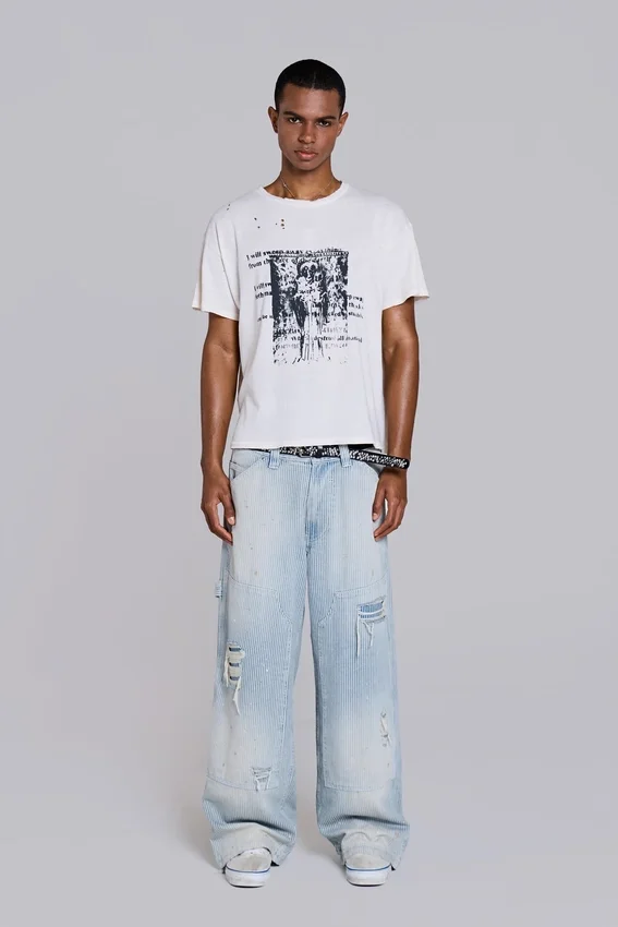Camiseta corta blanca con estampado grabado