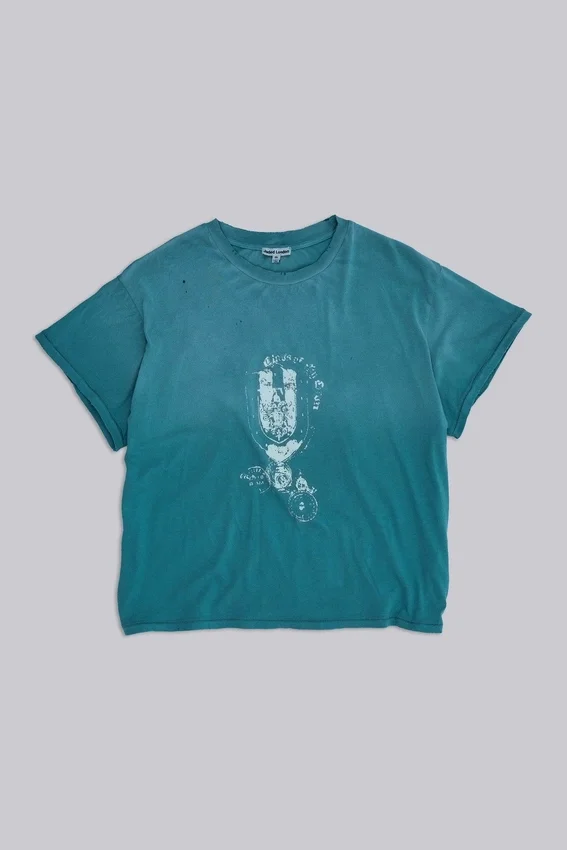Camiseta corta con emblema