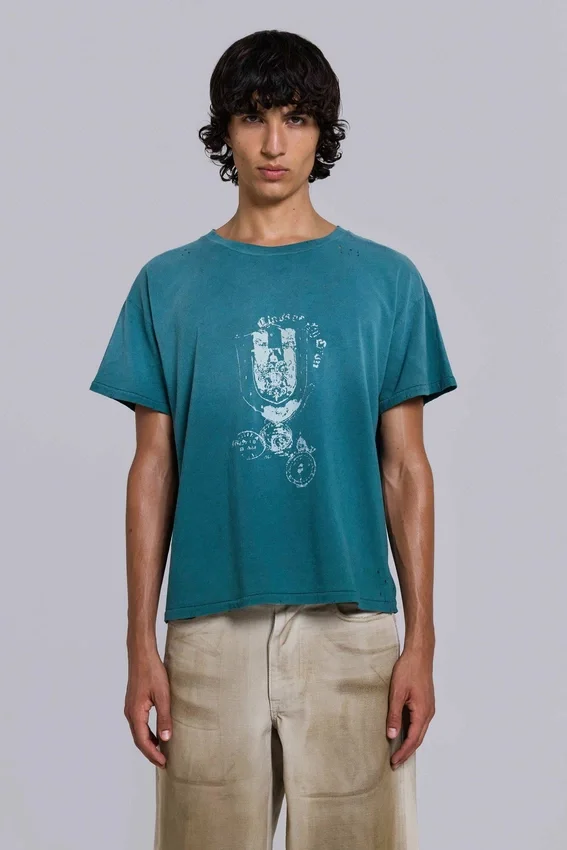 Camiseta corta con emblema