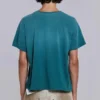 Camiseta corta con emblema