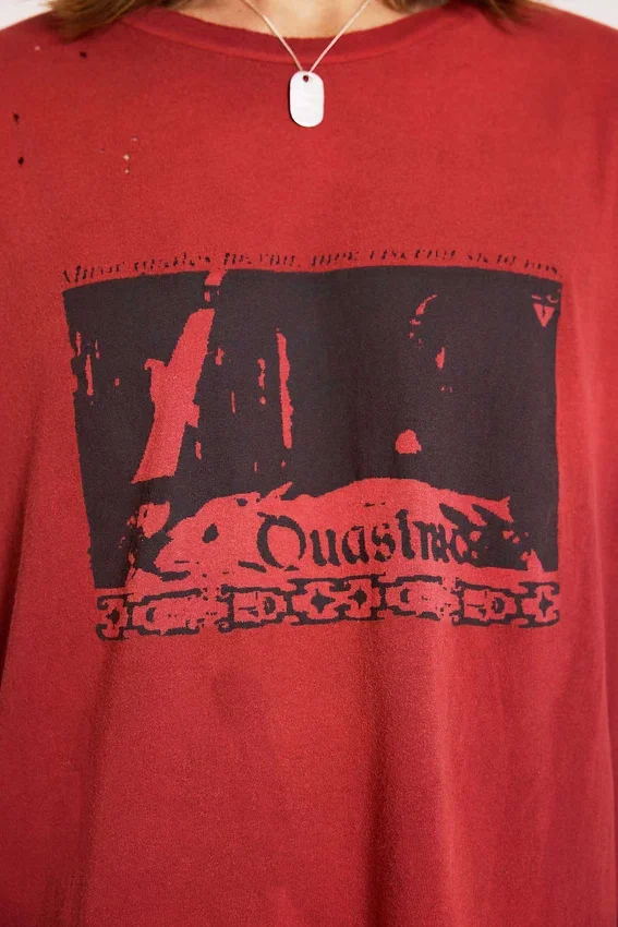 Camiseta corta en rojo «Quasi»