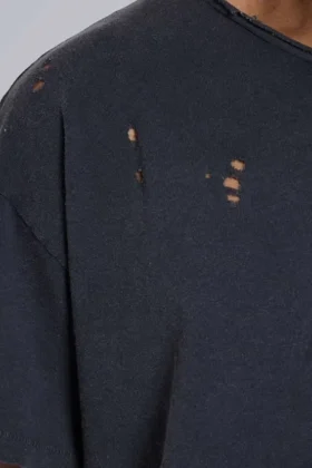Camiseta corta «Moth» en negro desgastado