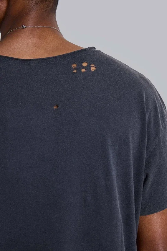 Camiseta corta «Moth» en negro desgastado