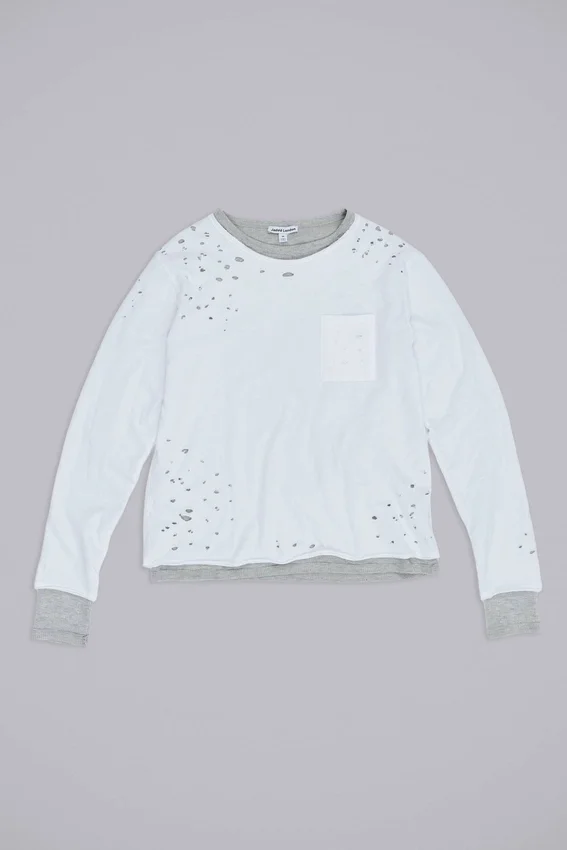 Camiseta de doble capa con estampado de panal desgastada