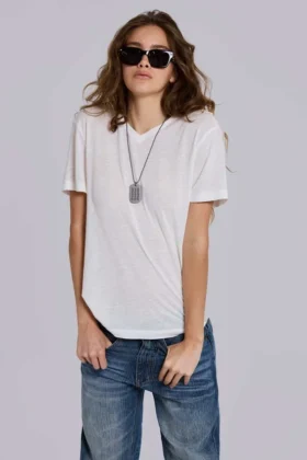 Camiseta de lino con cuello en V