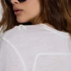 Camiseta de lino con cuello en V