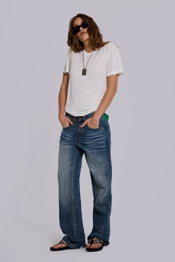 Camiseta de lino con cuello en V