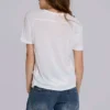 Camiseta de lino con cuello en V