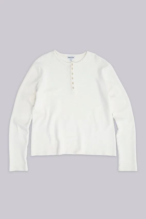 Camiseta Henley de tejido de gofre en color crudo