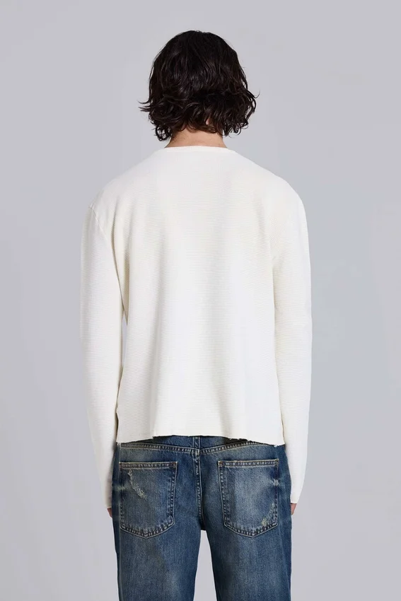 Camiseta Henley de tejido de gofre en color crudo