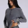 Camiseta Henley de tejido waffle en color gris carbón