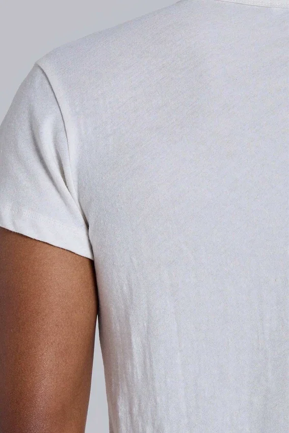 Camiseta Henley Haze en blanco roto