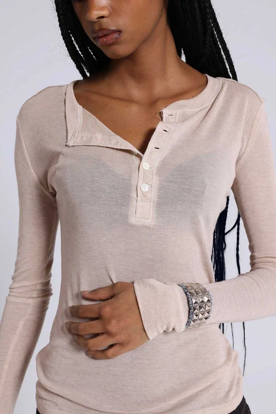 Camiseta Henley Haze en color avena