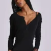 Camiseta Henley «Haze» negra