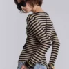 Camiseta Henley transparente a rayas