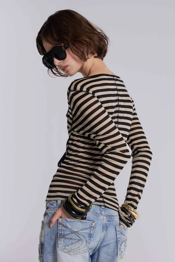 Camiseta Henley transparente a rayas