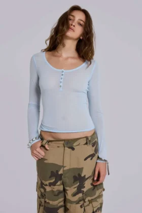 Camiseta Henley transparente en color «Sky»