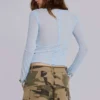 Camiseta Henley transparente en color «Sky»