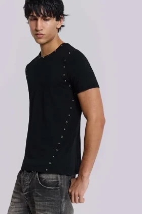 Camiseta negra «Mist» con tachuelas