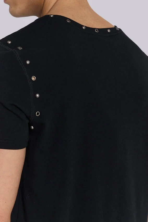 Camiseta negra «Mist» con tachuelas