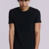 Camiseta negra «Mist» con tachuelas