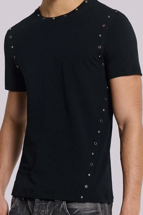 Camiseta negra «Mist» con tachuelas