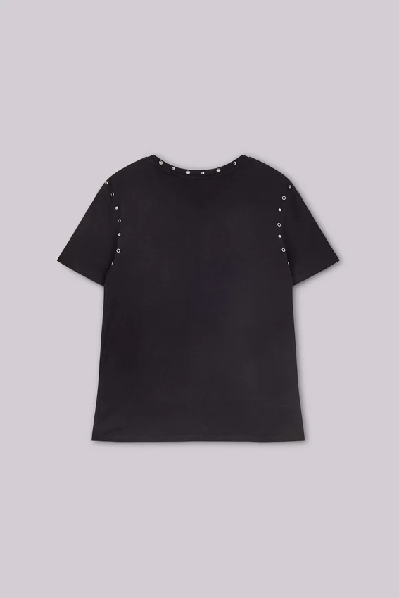 Camiseta negra «Mist» con tachuelas