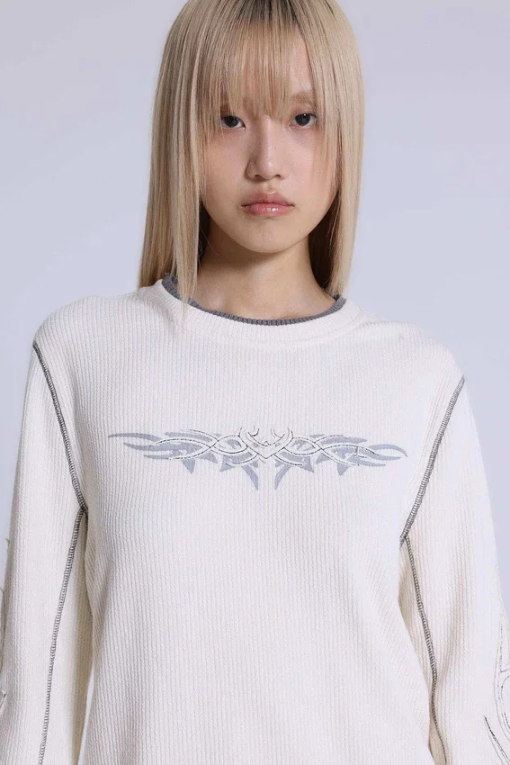 Camiseta Off White con aplique de tatuaje