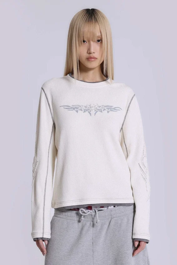 Camiseta Off White con aplique de tatuaje