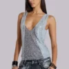 Camiseta sin mangas con escote pronunciado y tachuelas «Kate»