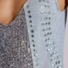 Camiseta sin mangas con escote pronunciado y tachuelas «Kate»