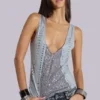 Camiseta sin mangas con escote pronunciado y tachuelas «Kate»