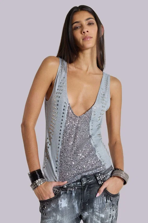 Camiseta sin mangas con escote pronunciado y tachuelas «Kate»