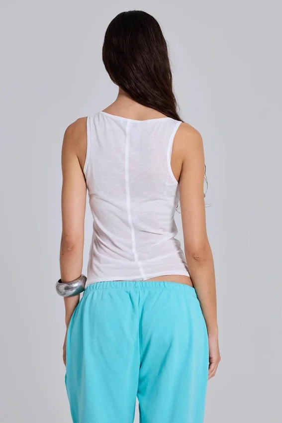 Camiseta sin mangas Henley transparente en blanco