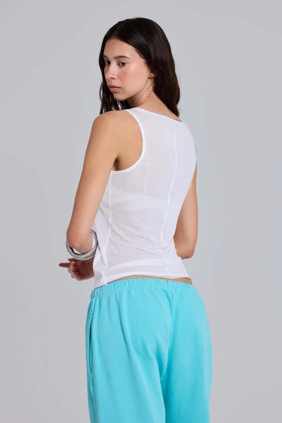 Camiseta sin mangas Henley transparente en blanco