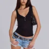 Camiseta sin mangas Henley transparente en negro