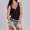 Camiseta sin mangas Henley transparente en negro
