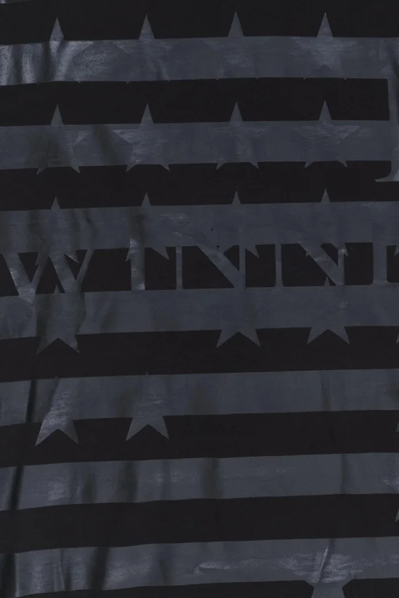 Camiseta «Winner» con cuello en V